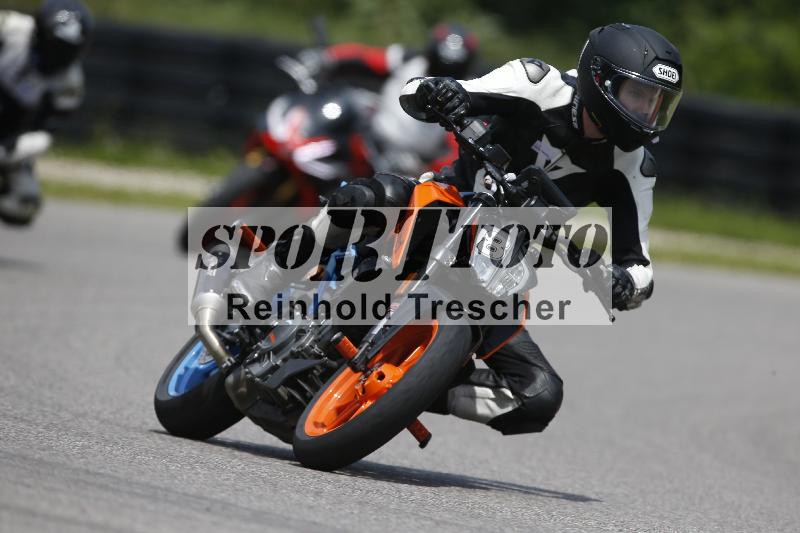 /Archiv-2024/29 12.06.2024 MOTO.CH Track Day ADR/Gruppe blau/8